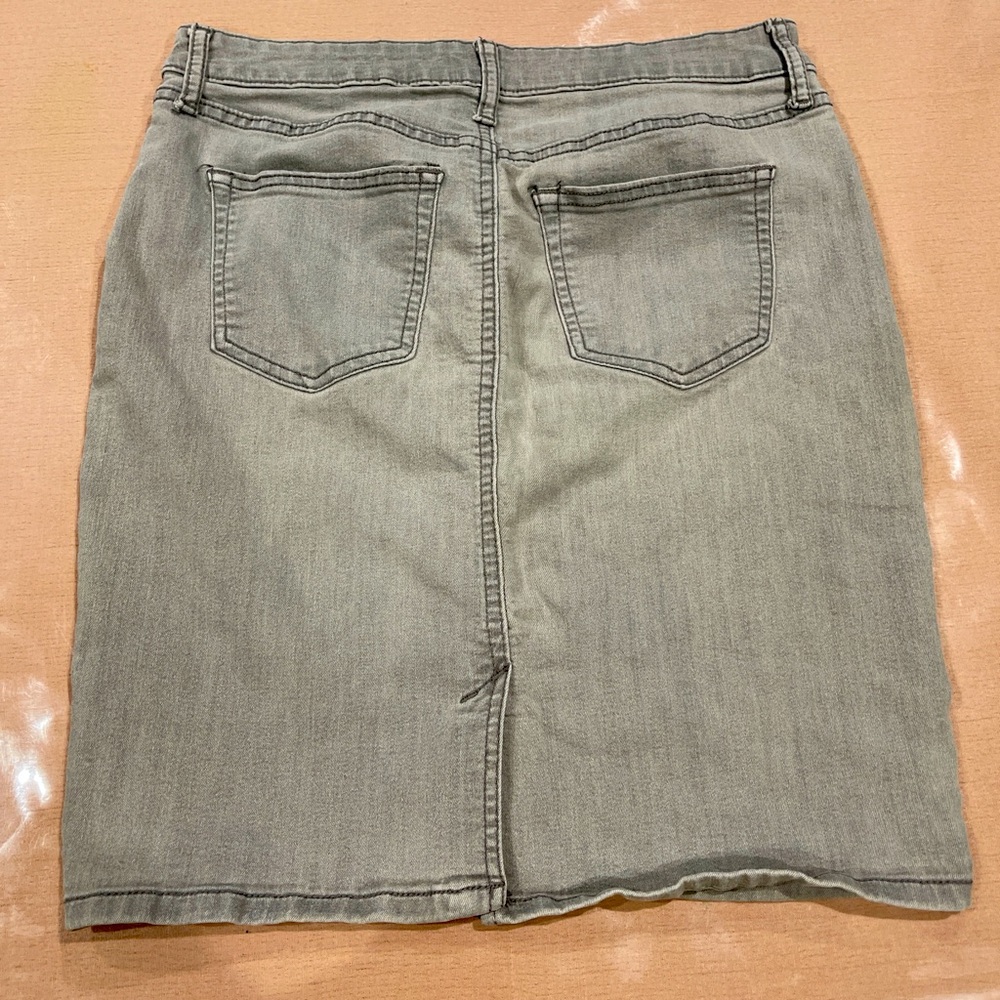 Old Navy Gray Pencil Skirt